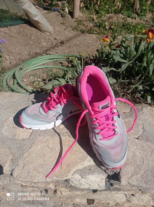 Розови маратонки Nike