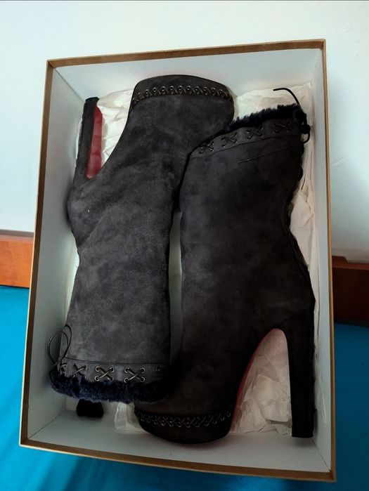 Cizme Christian Louboutin din piele întoarsă