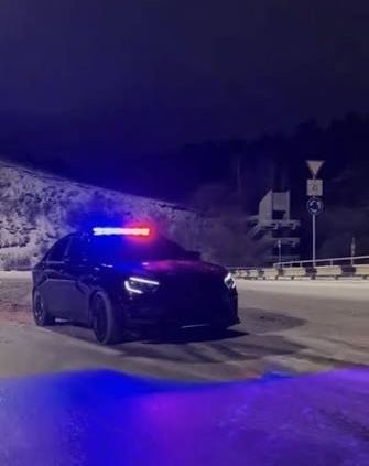 Стробы, на весь лобовой.