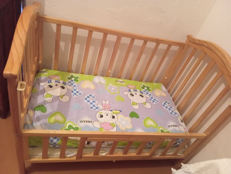 Детская кроватка