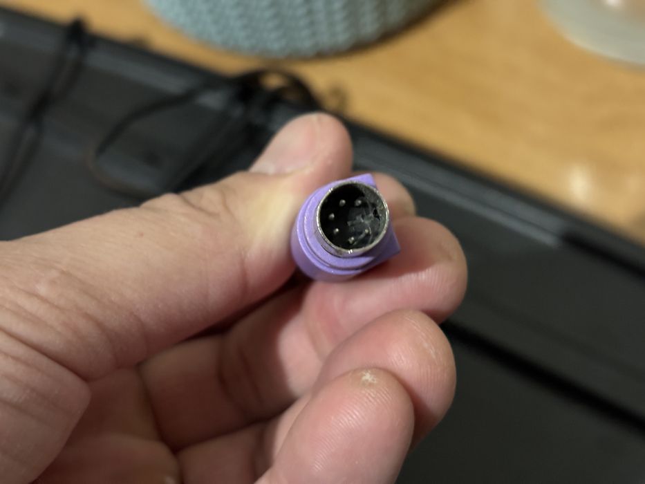 Клавиатура PS/2 старого образца (не usb)