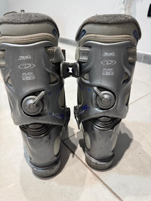 Clapari schi, stare buna, gri, marimea 25,5