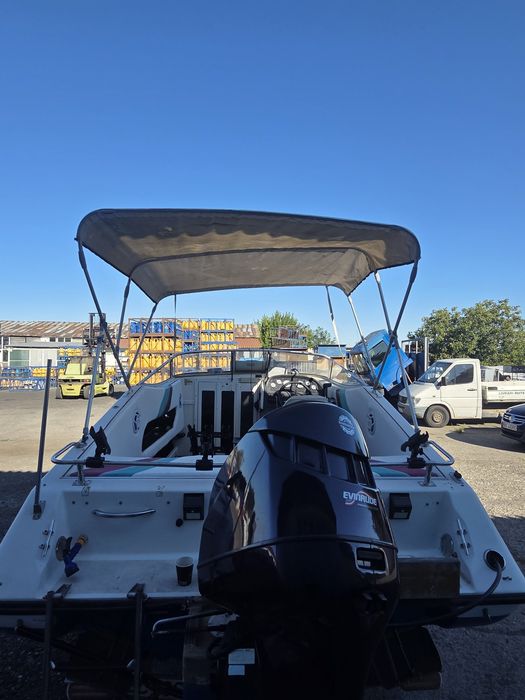 Vand Barca Cabinata cu motor + peridoc