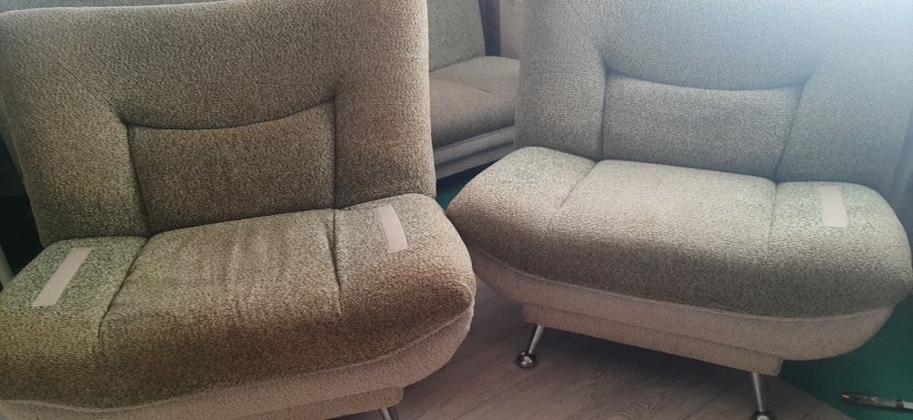 Продам диван с двумя креслами