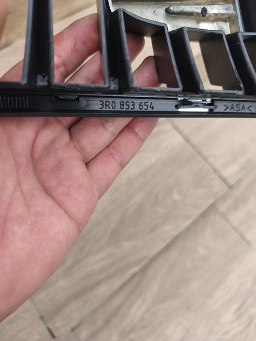 Grila centrala Seat Exeo 3R0853654