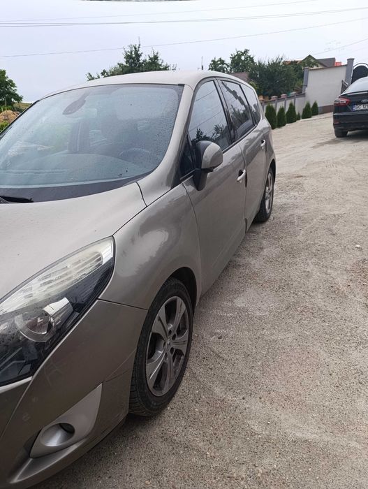 Vand Renault Grand Scenic cu nr de Olanda anul 2013 motor 1.6 cu 7 locuri mai multe detali la telefon