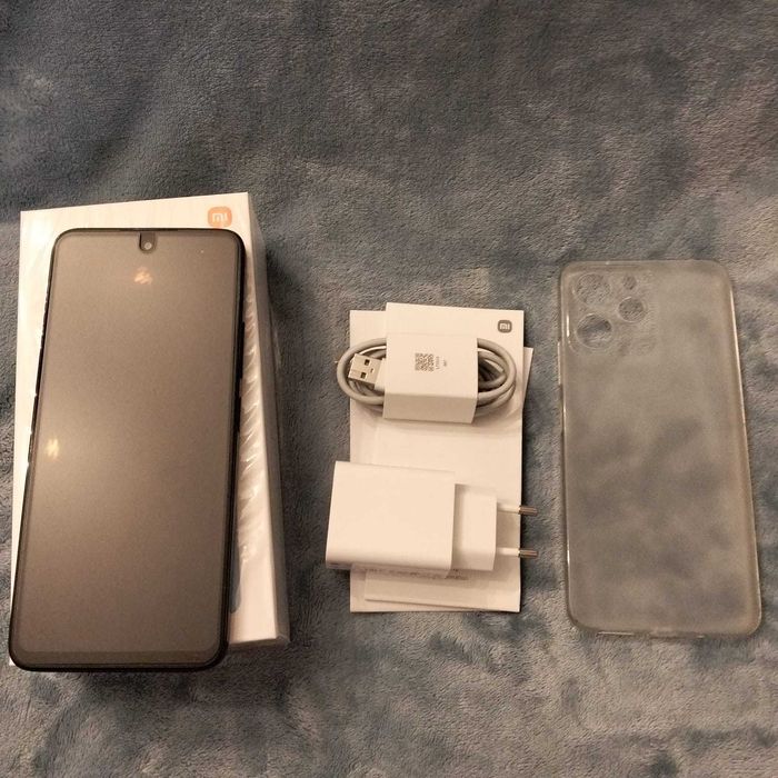 Продам смартфон Xiaomi Redmi 12+беспроводные наушники Redmi Buds 6Play