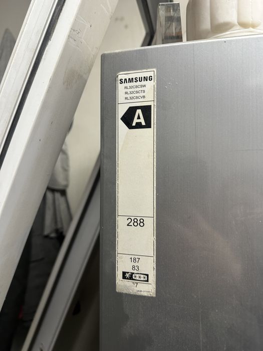 холодильник марки Samsung