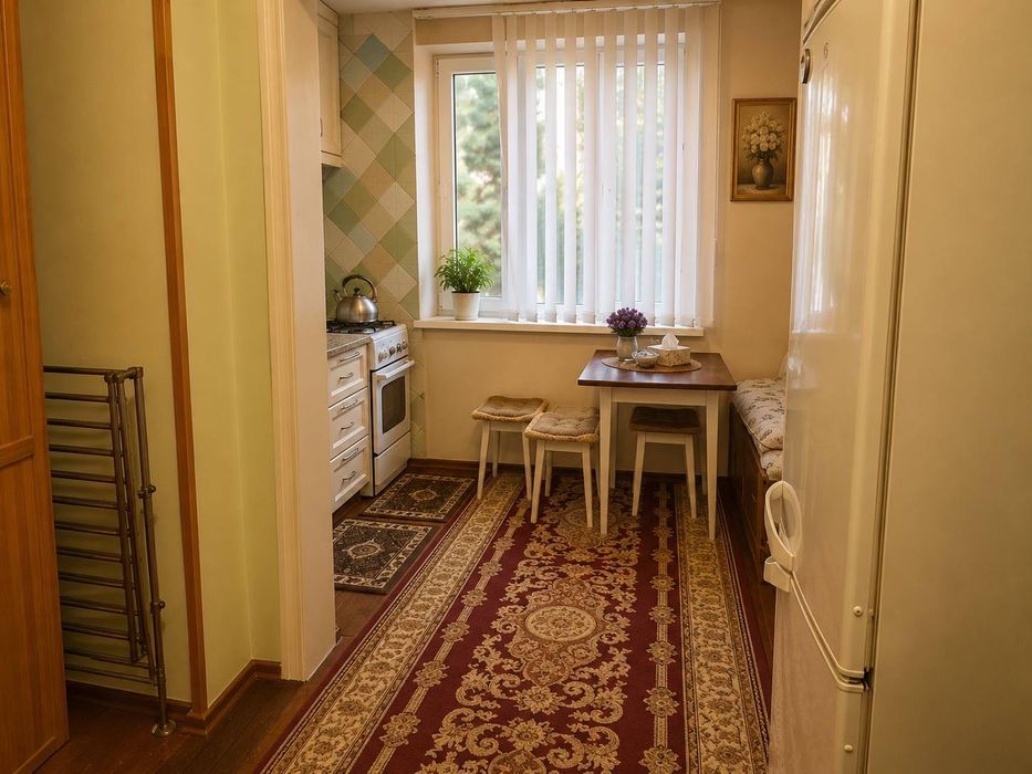 Продается 4 комн квартира, второй этаж, 90 кв м, Юнусабад 18