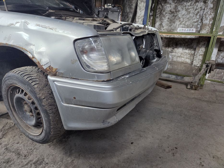 Бампер передний w124 мерседес