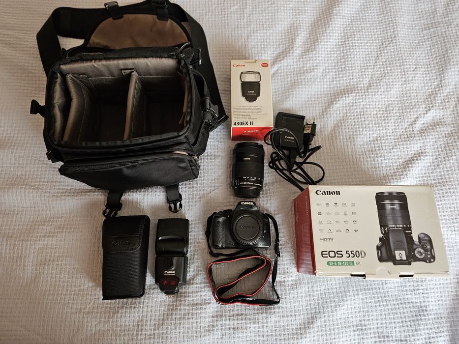 Цифровой фотоаппарат б/у Canon 550D