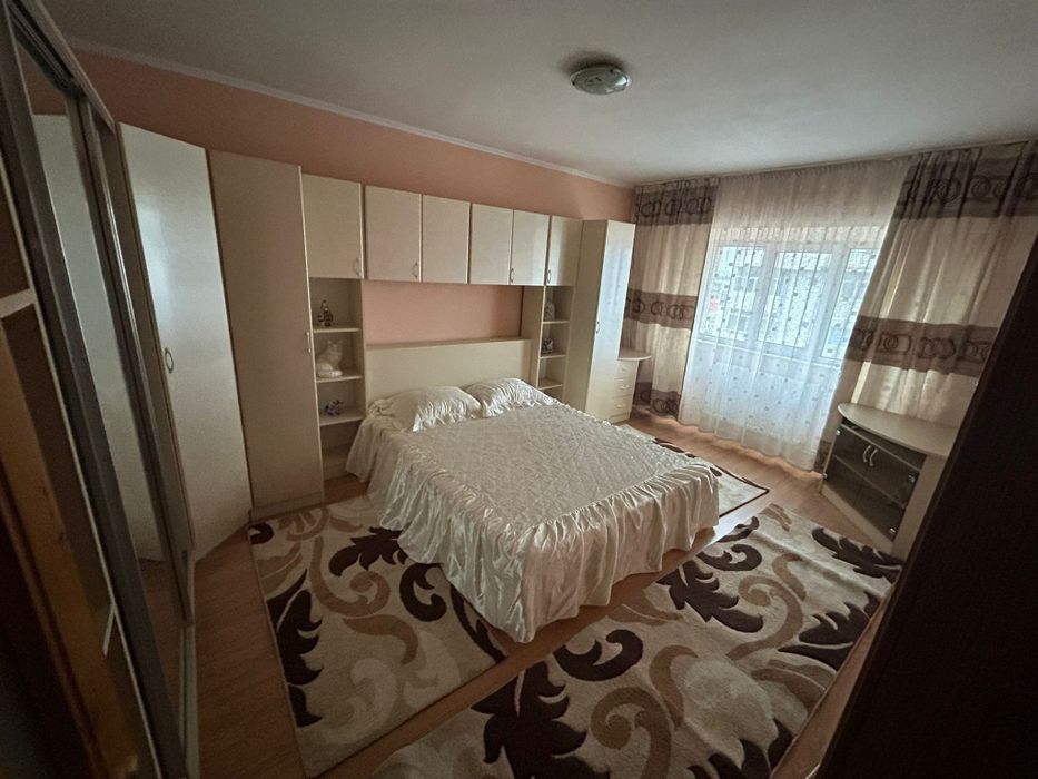 Apartament 3 camere de închiriat