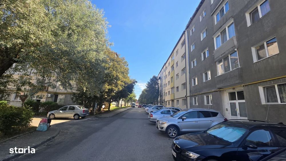Apartament spatios , etaj 2