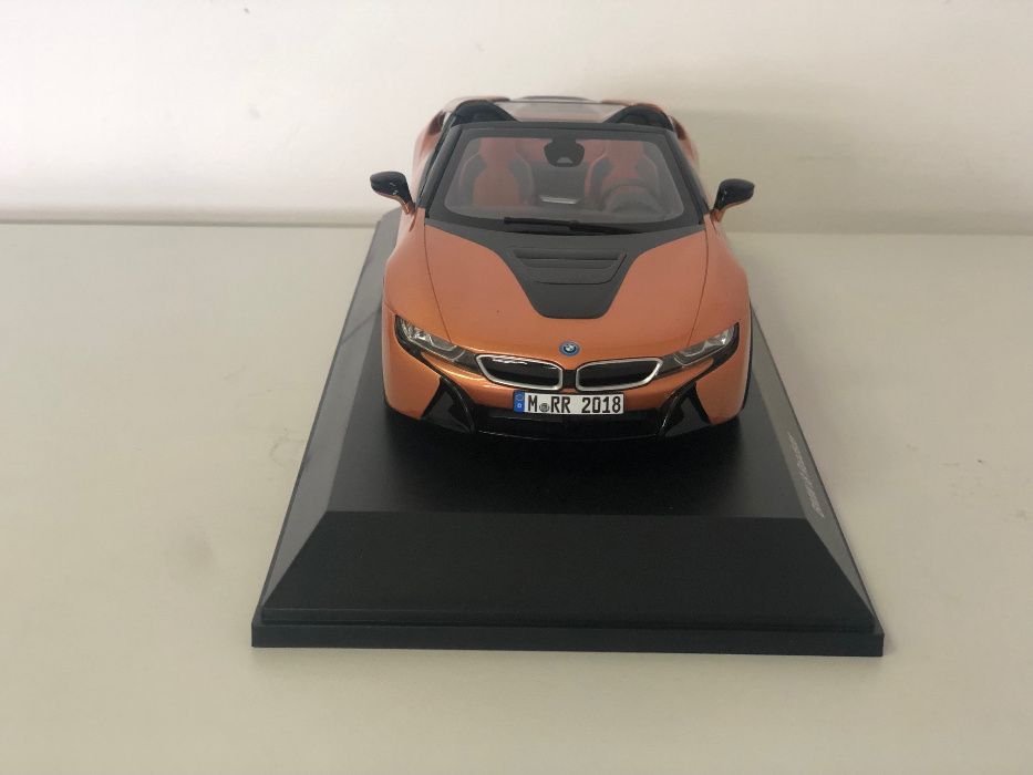 Macheta originala Bmw i8 Roadster scara 1:18