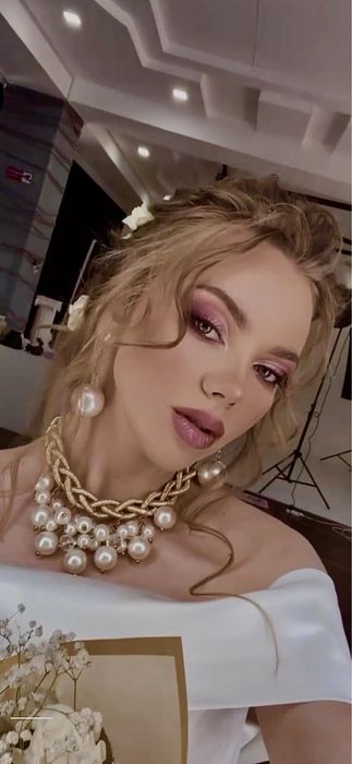 Профессиональный макияж ,укладки,прически,окрашивание волос.