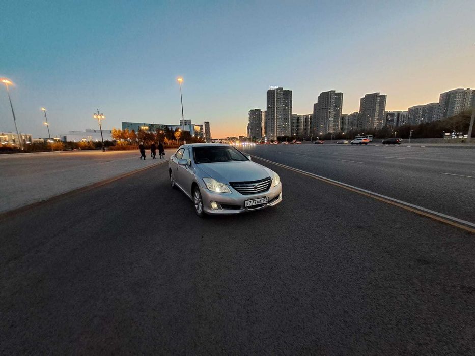 Toyota Crown Royal