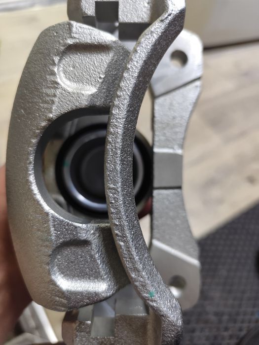 Продам передний суппорт Шевроле Лачетти