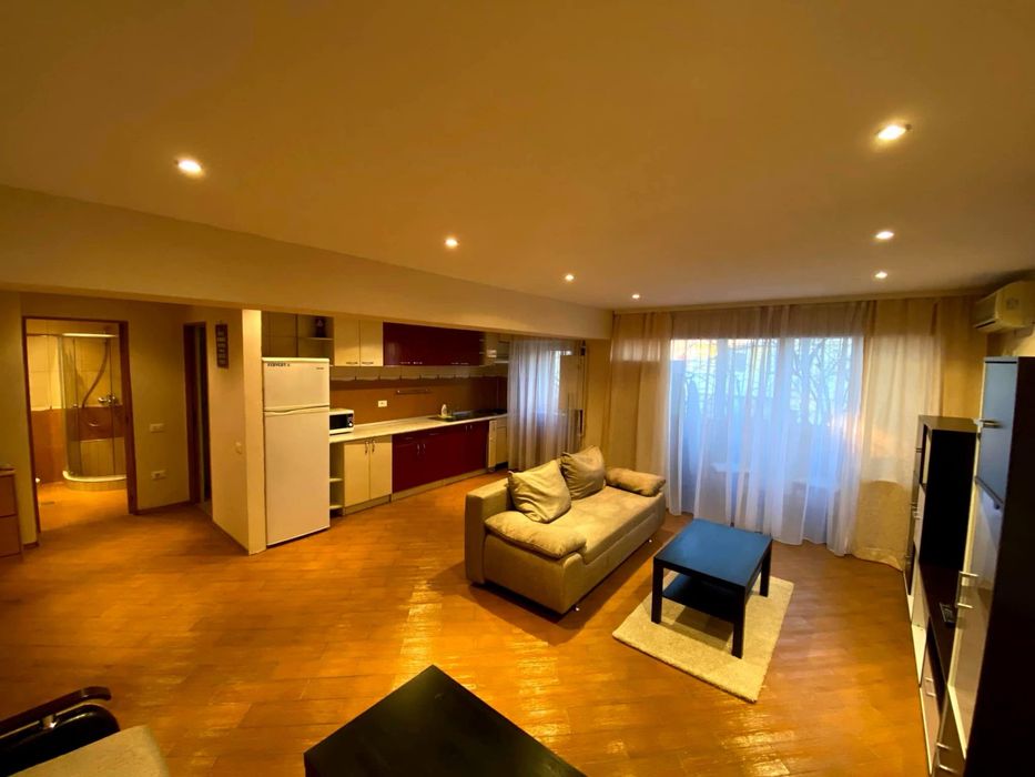 Vand apartament 2 camere zona Stadion Farul