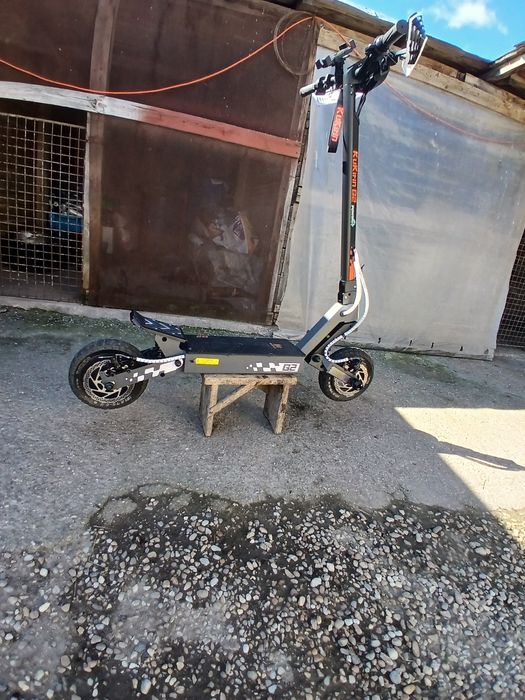 Vând trotineta electrica kukirin g2