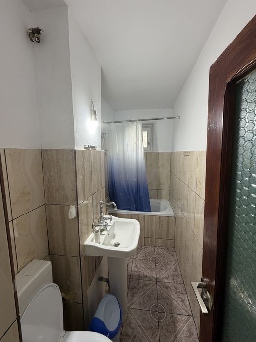 Inchiriez apartament micro 6