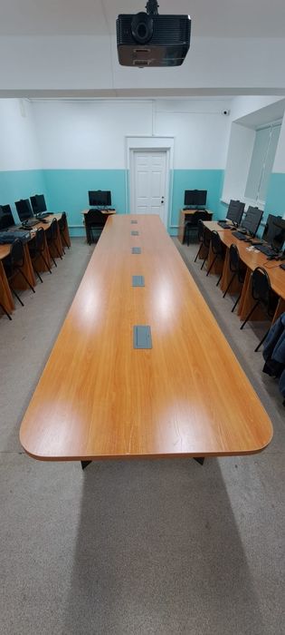 Конференц столы, столы для переговоров.