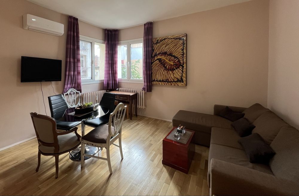 Дава се под наем Двустаен апартамент в София, Център - 57 кв.м за 943.5 € - Снимка #2