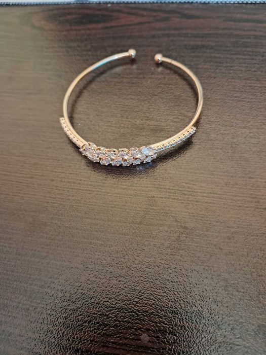 Продавам Дамски Бижута