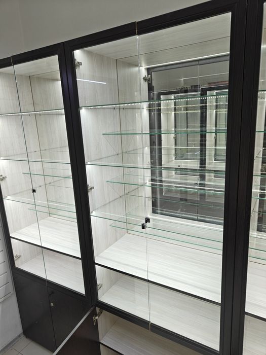 Витрины, стекляные дверки