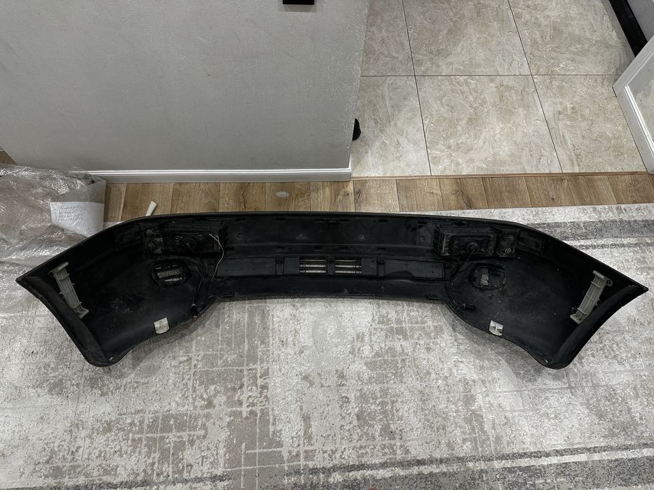 Бампер на ауди 80 с (пфт) противотуманками