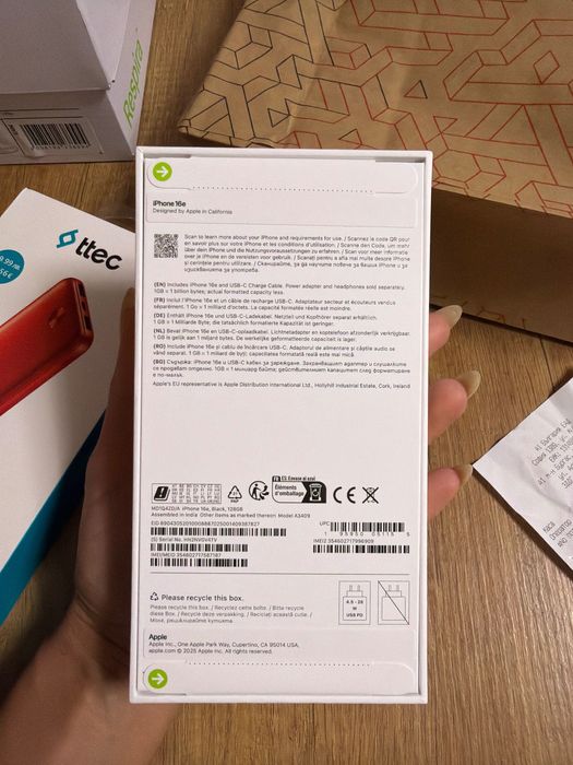 iPhone 16 e ЧИСТО НОВ