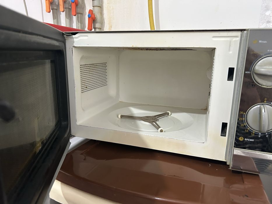 Микроволновка состояние отличное