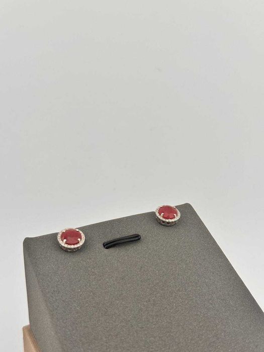 Пусеты золотые с бриллиантами и рубином