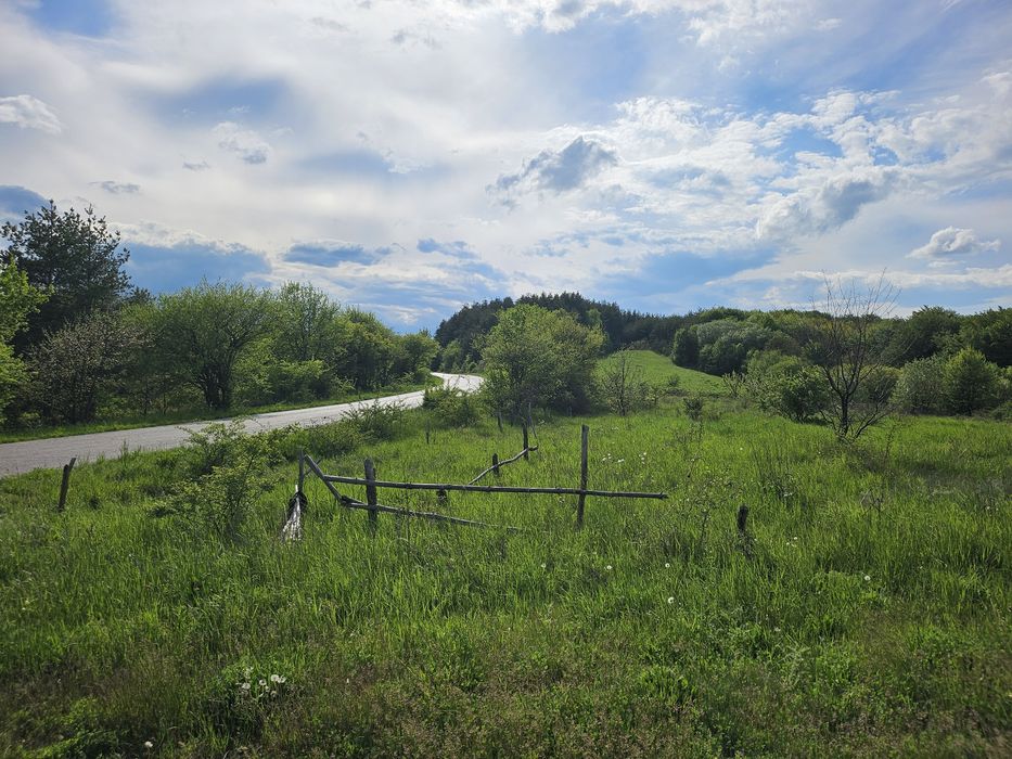 Парцел до Вакарел село Мечковци