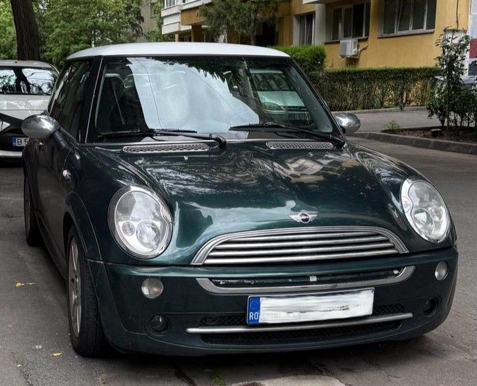 Mini Cooper Mini Cooper R50 – Stil, personalitate și plăcere la condus!