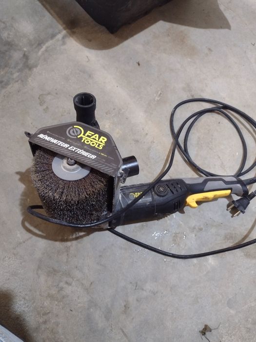 Șlefuitor cu perie și girafa