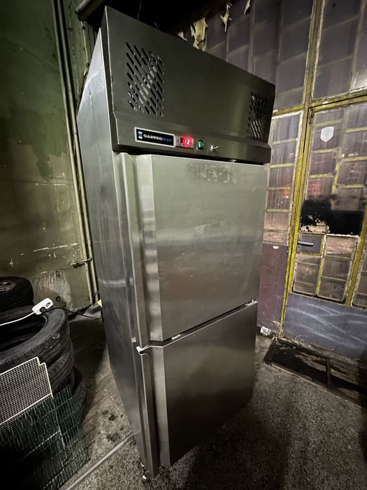 Професионален хладилен шкаф GASTROMAT GN650TN2C