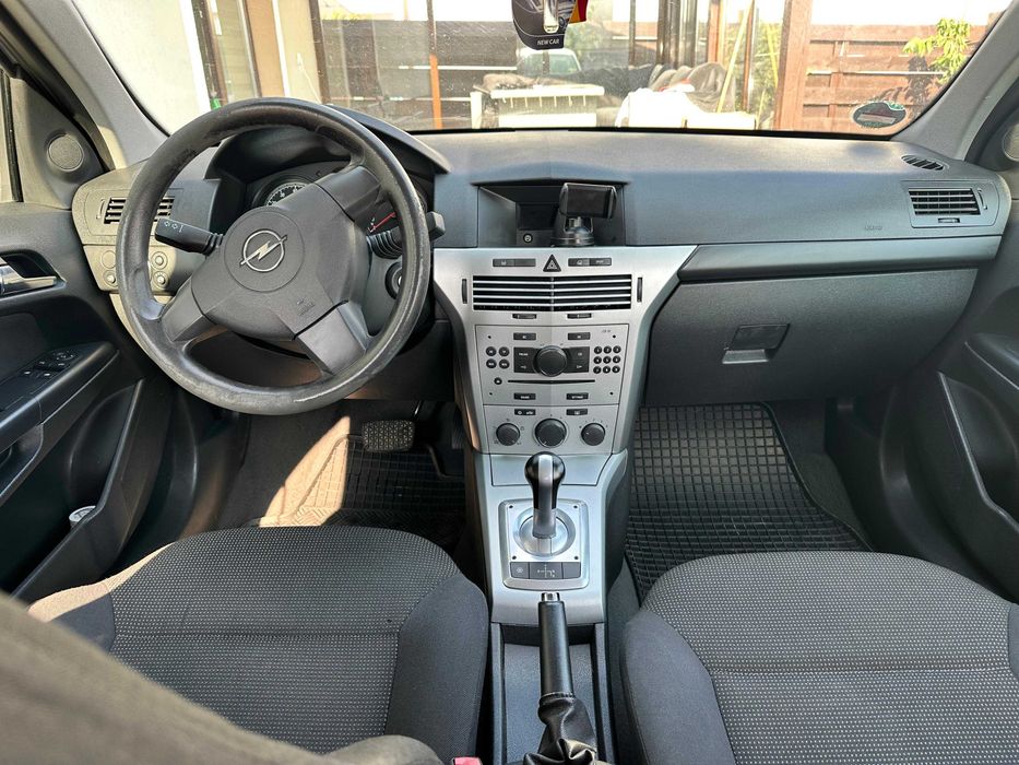 Opel Astra H Sedan 90 Cp km Benzina - Cutie automata Easytronic 2009
