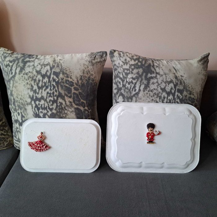 Две стенни табла за магнити, двете за 8 евро