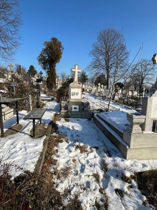 Loc de veci cimitirul Sfanta Treime Iasi pozitie foarte buna