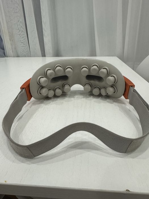 Продаю массажер для глаз BORK D617