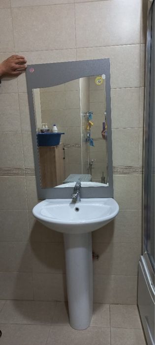 Продам раковину с зеркалом.