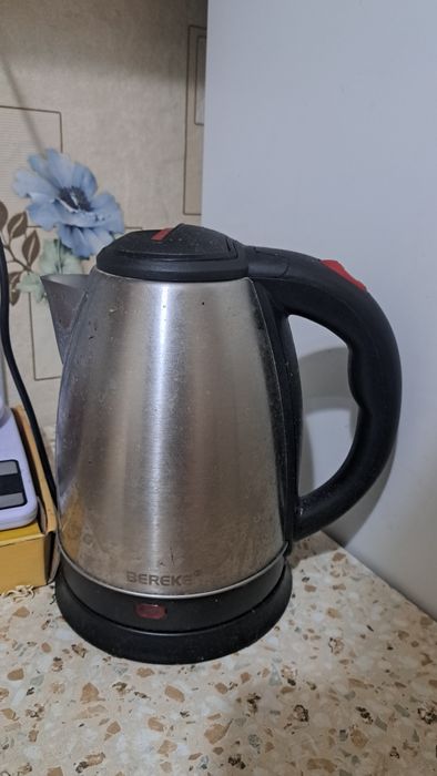 Продам веник и совок, чайник