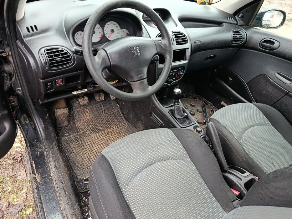 Продава се на Части Peugeot 206 1.4i