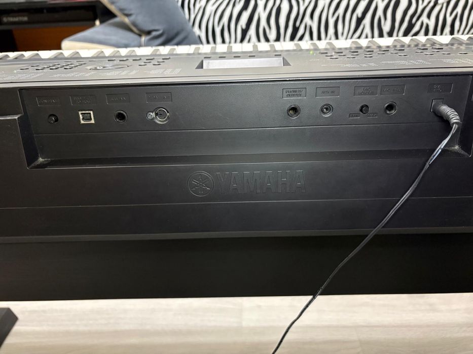Yamaha Portable Grand DGX-660