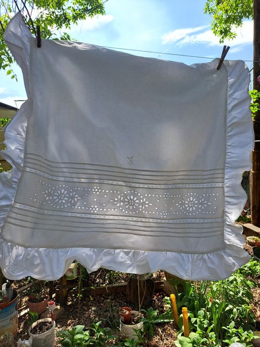 Fata de perna brodata bumbac marime f mare plus o fata de masa