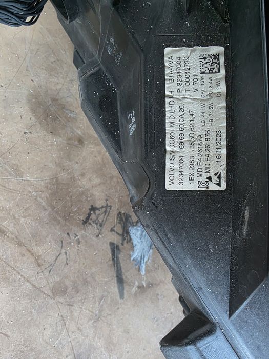 Volvo S60 V60 2019 ляв фар 2бр