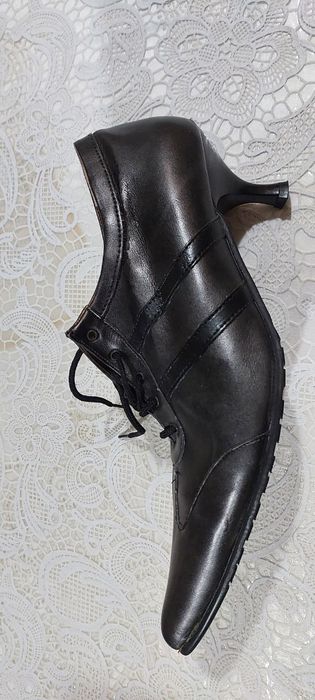 Продается женские туфли