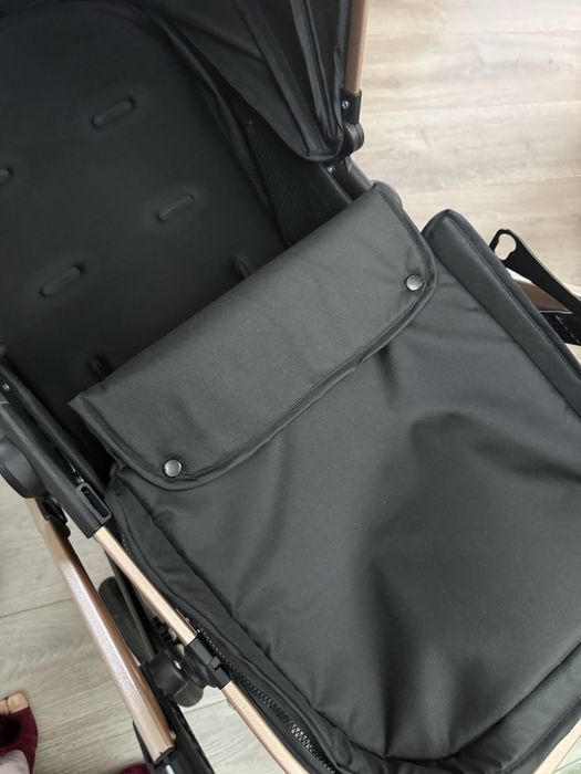 Почти новая коляска bebecoo