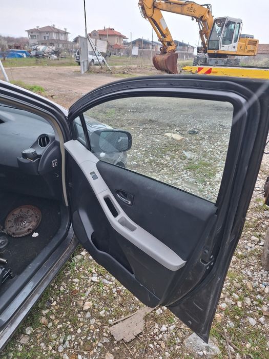 Toyota Yaris 1.0 На Части