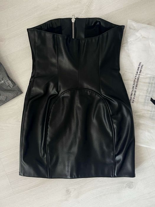 Чисто нова кожена рокля